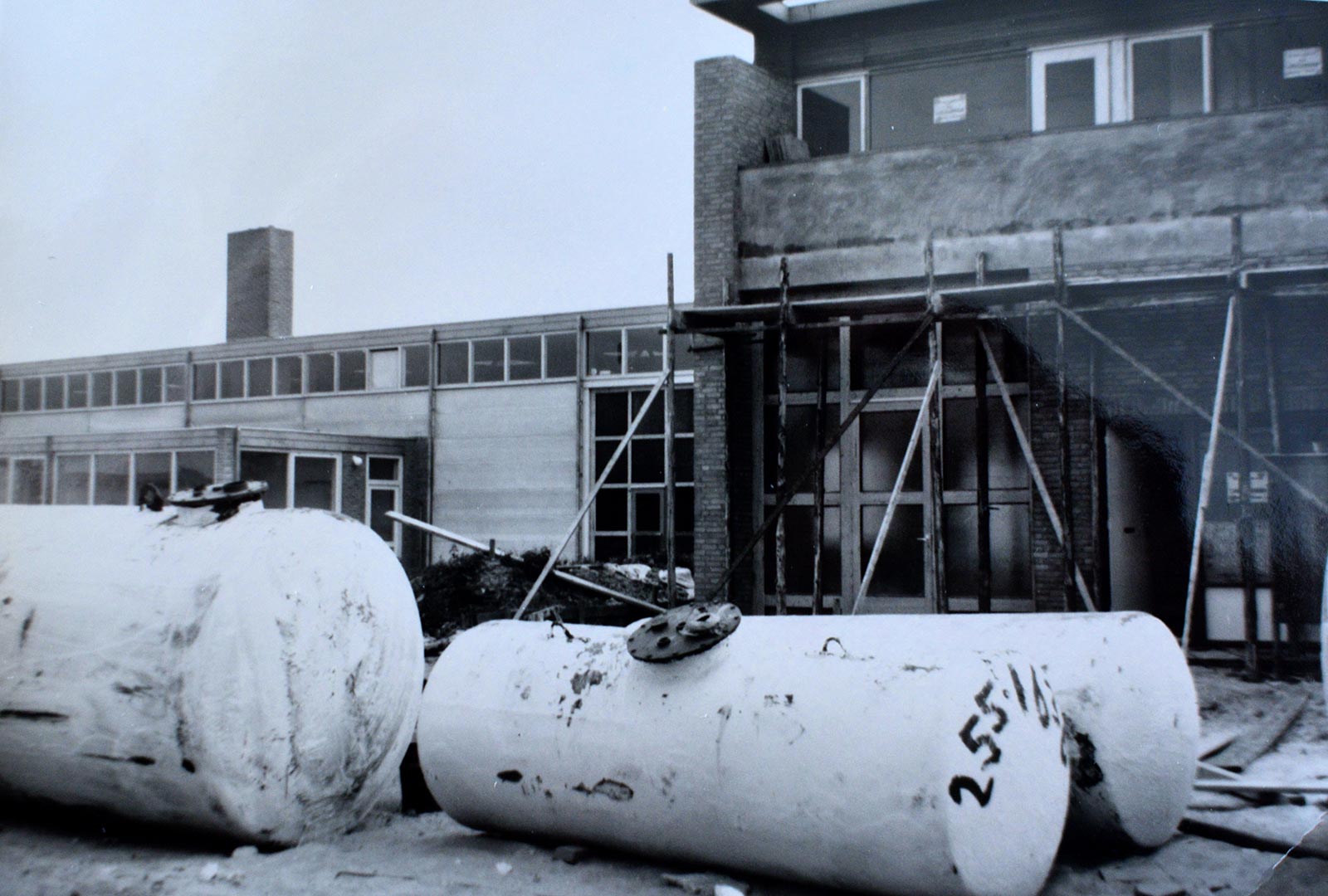 Over ons - de bouw van de garage in de F.A. Wentstraat - 1965